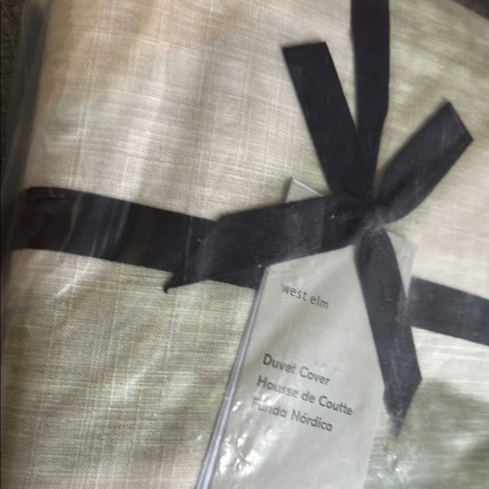 West Elm Cream and Green Duvet Cover for Elegant Bedding Full / Queen